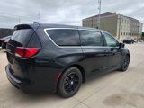 Used 2022 Chrysler Voyager LX image 4