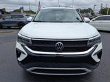 Certified 2022 Volkswagen Taos SE image 2