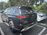 Used 2023 Mitsubishi Outlander SE image 3