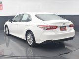 Used 2020 Toyota Camry LE image 3