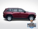 Used 2023 Jeep Grand Cherokee Laredo image 2