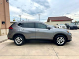 Used 2017 Nissan Rogue SV image 3