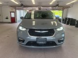 Used 2022 Chrysler Pacifica Touring-L w/ Uconnect Theater Family Group image 2