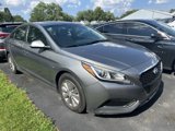 Used 2017 Hyundai Sonata SE image 2
