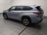 Used 2022 Toyota Highlander XLE image 3