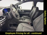 New 2025 Chrysler Pacifica Limited w/ Trailer Tow Group image 6