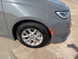 Used 2022 Chrysler Pacifica Touring-L image 4