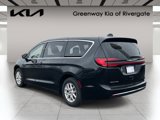 Used 2023 Chrysler Pacifica Touring-L image 5