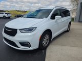 Used 2022 Chrysler Pacifica Touring-L image 3