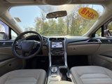 Used 2018 Ford Fusion SE image 2
