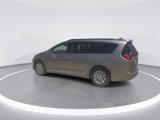 Used 2017 Chrysler Pacifica Touring-L image 4