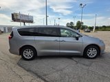 Used 2019 Chrysler Pacifica Touring image 4