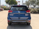 Used 2017 Nissan Rogue SV image 3