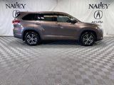 Used 2017 Toyota Highlander LE image 2