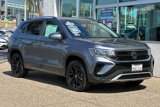 Certified 2022 Volkswagen Taos SE image 2