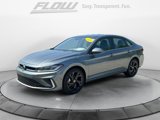 Used 2025 Volkswagen Jetta SE image 3