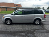 Used 2010 Chrysler Town & Country Touring image 5