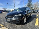 Used 2022 Chrysler Pacifica Touring-L image 4