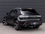 Certified 2024 Porsche Macan image 3