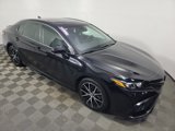 Used 2021 Toyota Camry SE image 2