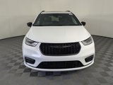 New 2025 Chrysler Pacifica Limited image 2