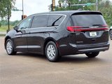 Used 2023 Chrysler Pacifica Touring-L image 3
