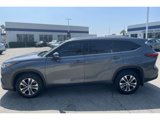 Used 2020 Toyota Highlander XLE image 2
