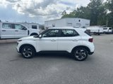 Used 2024 Hyundai Venue SEL image 2