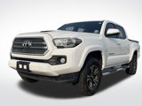 Used 2017 Toyota Tacoma TRD Sport image 3