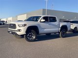 Used 2022 Toyota Tacoma TRD Off-Road image 2