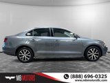 Used 2017 Volkswagen Jetta SE image 2