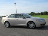 Used 2010 Lincoln MKZ image 2