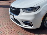 Used 2023 Chrysler Pacifica Limited image 2