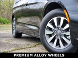 Used 2022 Chrysler Pacifica Touring-L image 3