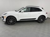 Certified 2025 Porsche Macan image 2