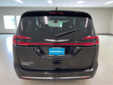 Used 2023 Chrysler Pacifica Touring-L image 6