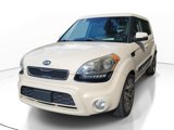 Used 2013 Kia Soul ! w/ Premium Pkg image 3
