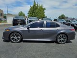 Used 2018 Toyota Camry SE image 2