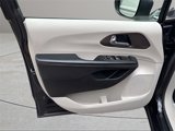 Used 2022 Chrysler Voyager LX image 6