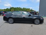 Used 2023 Nissan Altima 2.5 SV w/ SV Premium Package image 2