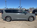 Used 2022 Chrysler Pacifica Limited image 4