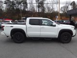 Used 2022 Nissan Frontier PRO-4X w/ Pro-4X Premium Package image 2