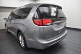 Used 2019 Chrysler Pacifica Touring-L image 5