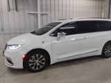 Used 2022 Chrysler Pacifica Pinnacle image 2