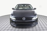 Used 2017 Volkswagen Jetta SE image 2