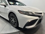 Used 2022 Toyota Camry SE image 3