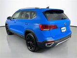 Used 2022 Volkswagen Taos SE w/ Panoramic Sunroof Package image 4
