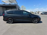 Certified 2022 Chrysler Pacifica Limited w/ S Appearance Package image 2