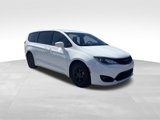 Used 2020 Chrysler Pacifica Touring w/ S Appearance Package image 2