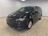 Used 2023 Chrysler Voyager LX image 5
